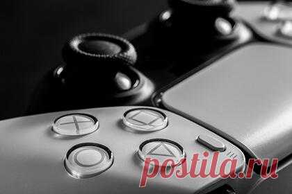 Раскрыты сроки выхода дорогой консоли PlayStation. Sony собирается выпустить Pro-версию актуальной игровой консоли не раньше 2023 года. По информации автора, Sony планирует представить новую версию игровой консоли PlayStation 5 не раньше конца 2023 года. Новый девайс будет примерно на 50 процентов производительнее PS5. Устройство будет потреблять 300 ватт энергии.
