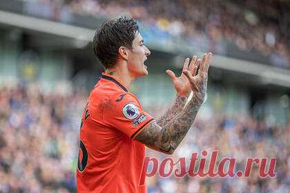 Норвежский футболист изменил отношение к продолжению карьеры в России. Норвежский футболист Матиас Норманн, права на которого принадлежат клубу «Ростов», изменил отношение к продолжению карьеры в России. Он назвал возвращение в страну лучшей спортивной возможностью. «Если я чему-то и научился за свою карьеру, так это тому, что нельзя смешивать политику и футбол», — заключил норвежец.