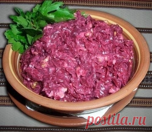 Свекольный салат с сыром и яйцом