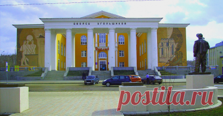 Городской дворец .