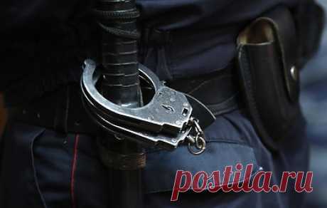 Полицейские задержали мужчину, угрожавшего пассажирам в автобусе в Москве. Правонарушителя задержали в Калужской области