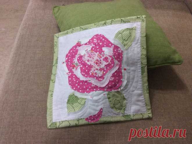 A Quilted French Rose …    I have been gathering some Kaffe Fasset fabrics and scrolling Pinterest and the Internet  for a suitable pattern to showcase the gorgeousness. And then, a few weeks a beautiful qu…
