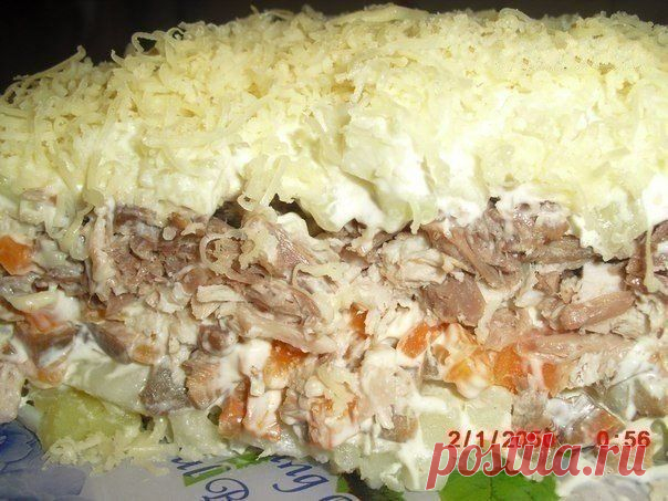 Салат с мясом и грибами.