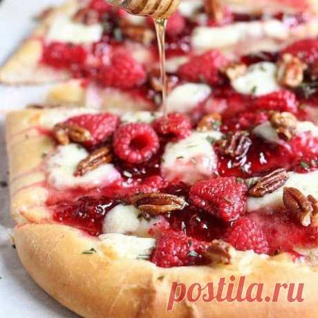Photo by Pinterest on September 04, 2020. На изображении может находиться: еда. Dessert, but make it pizza. This recipe is the perfect combination of two culinary masterpieces. Link in bio for the recipe from @completelydelicious.