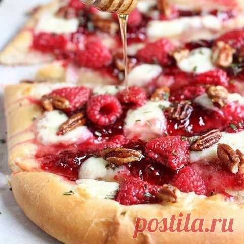 Photo by Pinterest on September 04, 2020. На изображении может находиться: еда. Dessert, but make it pizza. This recipe is the perfect combination of two culinary masterpieces. Link in bio for the recipe from @completelydelicious.
