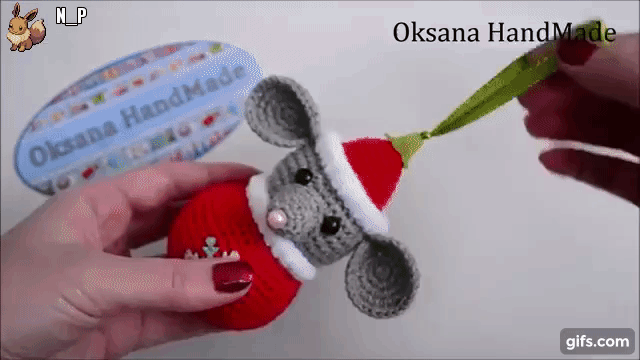 Новогодняя игрушка крючком. Мышка.