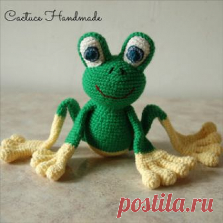 Лягушка амигуруми. Схемы и описания для вязания игрушек крючком! Бесплатный мастер-класс от Анастасии Макеевой по вязанию лягушки крючком. Милый и добрый вязаный лягушонок очень любит путешествовать, не забудь взять…