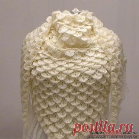 Необычный узор, похожий на чешуйки рыб. 

Применяется в вязании жакетов, свитеров, кардиганов, шапок и как отделка вязаных изделий. А также прекрасно подходит для вязания сумок.

 Набираем 39 + 2 кромочные петли.
 1 ряд: изнаночные петли;
 2 ряд: вяжем попеременно 1 накид, 1 лицевая петля. Повторяем до конца ряда;
 3 ряд: провязываем лицевыми петлями, накиды сбрасываем;
 4 ряд: повторяем от * и до*. Провязываем * 7 петель вместе изнаночной ; из одной петли вывязываем 7 пет...