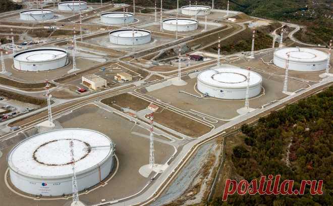 КТК спустя три дня возобновил отгрузку нефти под Новороссийском. Каспийский трубопроводный консорциум (КТК) возобновил отгрузку нефти в морском терминале в Новороссийске, которая была приостановлена в связи со штормом на Черном море, сообщила пресс-служба компании.