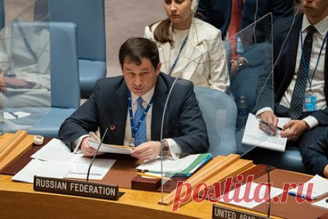 Полянский назвал принятие резолюции в ООН «демократией под дулом пистолета». Первый заместитель постоянного представителя России при ООН Дмитрий Полянский назвал принятие Генассамблеей резолюции, не признающей результаты референдумов о вхождении четырех регионов в состав РФ, «демократией под дулом пистолета». «Нечего праздновать», — заявил Полянский.