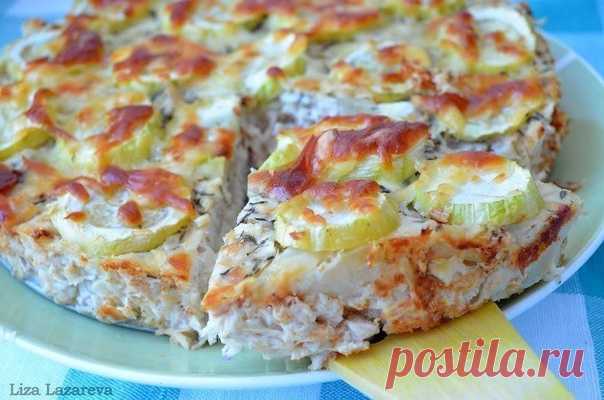 5 фитнес-запеканок с куриной грудкой! Наша подборка!

Сохрани себе и поделись с друзьями!!!

1. Легкий куриный пирог-запеканка (для завтрака)
на 100 грамм - 136.49 ккал, Б/Ж/У - 16.12/4.52/5.69

Ингредиенты:
- Вареное куриное филе - 300 гр
- Мука - 50 гр
- Молоко - 150 гр
- Яйцо (некрупное) - 2 шт
- Сыр твердый низкой жирности - 50 гр
- 1/2 ч.л. разрыхлителя
- Приправы (черный перец, карри, итальянские травы) - по вкусу
- Соль - по вкусу

Приготовление:
1) Куриное филе мел...