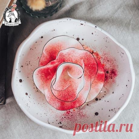 Салат “Клязьма” Рецепт от Максима Рыбакова
Ингредиенты:
Говядина отварная - 200гр
Чёрная редька-1шт
Лук репчатый-1шт
Морковь средняя-1шт
Яйцо куриное отварное-2шт
Масло растительное-2ст ложки
Сметана-2-3ст ложки
Соль/перец
Аджика абхазская-0,5 ст. ложки
Специи-какие нравятся
Приготовление:
• Отварную говядину нарываем на волокна и провариваем в мясном бульоне со специями. Я добавляю лавр, чёрный перец, бадьян, корицу, гвоздику.....