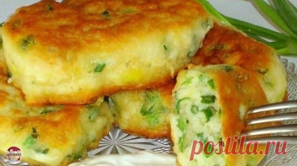 Рекомендую! )) Быстрые пирожки с яйцом и зеленым луком!
Пирожки, от которых невозможно оторваться!

Частенько друзья заходят в гости без предупреждения, а то и свекровь нагрянет неожиданно. Испечь пирожки — это лучший способ показать себя отличной хозяйкой даже при условии дефицита времени! Итак, у вас есть 20 минут, пока гости моют руки, а свекровь восторгается новым шторам… а мы будем готовить быстрые пирожки с яйцом и зеленым луком!
Показать полностью...