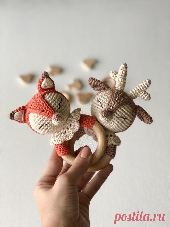 Игрушки вязанные крючком по схеме вязания: Лисичка и Олень | Мастер класс Винеры Эйер Схемы вязания. Описание погремушки «pattern deer/fox» (PDF).