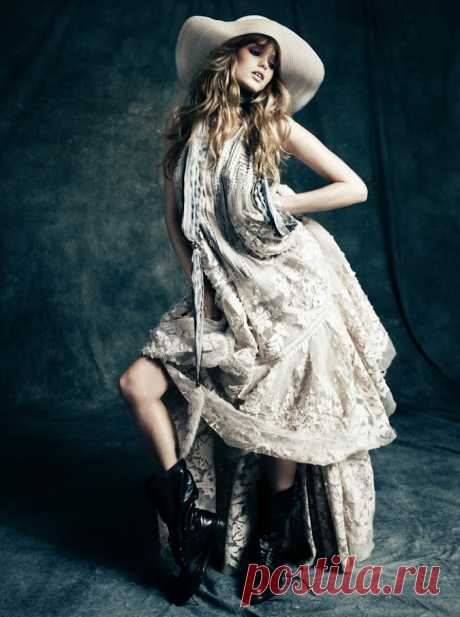Эбби Ли Кершоу (Abbey Lee Kershaw) и Мэтью Хатчинсон (Matthew Hutchinson) в фотосессии Алекси Любомирски (Alexi Lubomirski) для журнала Vogue Germany (август 2010).