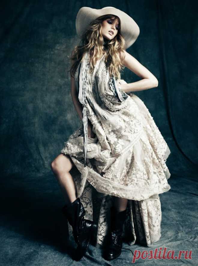 Эбби Ли Кершоу (Abbey Lee Kershaw) и Мэтью Хатчинсон (Matthew Hutchinson) в фотосессии Алекси Любомирски (Alexi Lubomirski) для журнала Vogue Germany (август 2010).
