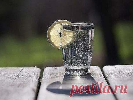 Лечимся водой по японскому методу

Японцы — признанные долгожители, их здоровью искренне завидуют жители других стран. Это очень популярный сегодня метод в Японии. Необходимо пить воду сразу после утреннего пробуждения. Для многих заболеваний вода является 100% лекарством.
Показать полностью...