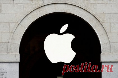 Раскрыты запланированные на 2024 год гаджеты Apple. В 2024 году корпорация Apple сосредоточится на выпуске носимых устройств. По словам обозревателя Марка Гурмана, в следующем году компания должна «выйти за пределы iPhone». Специалисты предположил, что в корпорации сделают акцент на носимые устройства. Фирма представит AR-гарнитуру, наушники, смарт-часы.