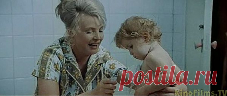 Фильм Мачеха (советское кино мелодрама 1973 г) Шура живет с любимым мужем Павлом в совхозе. Все в ее жизни идет хорошо: муж — ценный работник, двое детей (сын и дочь) здоровы, дали новую квартиру, она трудится дома не покладая рук и этот труд ей в радость. А главное — у Шуры необыкновенно доброе и любящее сердце, которое помогает ей быть счастливой.