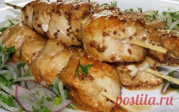 ШАШЛЫК ИЗ КУРИЦЫ В ДУХОВКЕ.
Нежные, сочные и очень вкусные!
⠀
ИНГРЕДИЕНТЫ:
● Филе курицы — 2 Штуки
● Растительное масло — 2 Ст. ложки
● Чеснок — 2 Зубчика
● Сахар — 1 Ст. ложка
● Кориандр — 1 Ст. ложка (сухой или свежий)
● Соевый соус — 1 Ст. ложка
● Перец чили, соль — По вкусу
⠀
ПРИГОТОВЛЕНИЕ:
1 Шпажки замачиваем в воде примерно 30 минут. Куриное филе нарезаем длинными полосками.
2 Затем филе курицы нанизываем на шпажки гармошкой. И опускаем в маринад, который готовим из:...