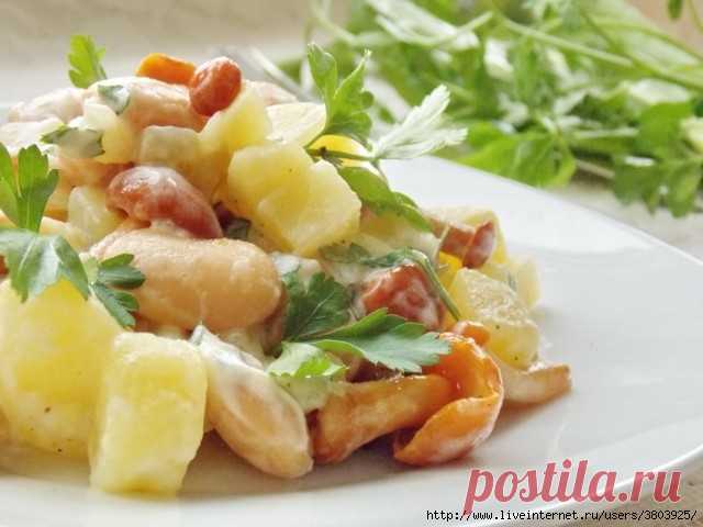 Салат "Деревенский" с маринованными опятами - незатейлив, но вкусен, словно ресторанное блюдо!