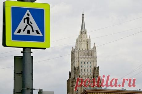 В МИД России обратились к Соловьеву после оскорбительных слов Сатановского. В МИД России обратились к журналисту Владимиру Соловьеву после оскорбительных высказываний востоковеда и политолога Евгения Сатановского в адрес официального представителя внешнеполитического ведомства Марии Захаровой и замминистра иностранных дел Михаила Богданова, курирующего вопросы Ближнего Востока и Африки.