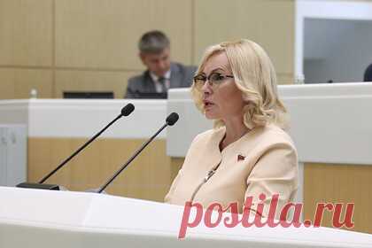 В Совфеде призвали СБ ООН рассмотреть инцидент с украинским кораблем. Инцидент с кораблем управления «Донбасс» ВМС Украины у Керченского пролива как часть системных провокаций в Черном море должен стать предметом обязательного рассмотрения в СБ ООН. К этому призвала член Совфеда от Крыма Ольга Ковитиди. По ее словам, данная ситуация приближает мир к разворачиванию горячего конфликта.