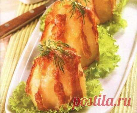 Картофель запеченный в фольге с сыром и ветчиной.