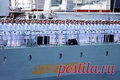 Российский флот получит 44 корабля и судна в 2023 году. Военно-морской флот (ВМФ) России получит 44 боевых корабля и судна обеспечения в 2023 году, сообщил главком ВМФ России адмирал Николай Евменов на Международном военно-морском салоне в Кронштадте. Объединенная судостроительная корпорация ведет строительство и ремонт 62 кораблей и судов для ВМФ России.