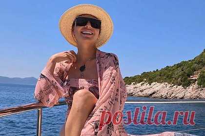 Ляйсан Утяшева в купальнике покаталась на яхте