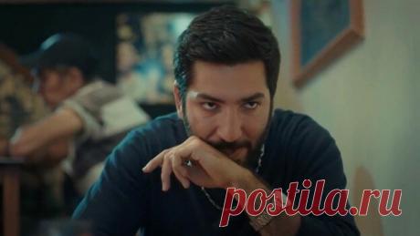 Месть Дженгиза Неджми за растоптанную честь. Моя мама
Дженгиз узнав, что Шуле была с бизнесменом Неджми , решил что Хасан не его сын. Дженгиз жаждал мести за свою растоптанную честь и искал встречи с бизнесменом. Предлагаем посмотреть короткий... Read more »
Читай дальше на сайте. Жми подробнее ➡