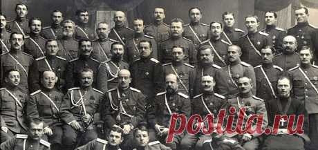 Кодекс чести русского офицера. Составлен в 1904 году.

1. Не обещай, если ты не уверен, что исполнишь обещание.
2. Держи себя просто, с достоинством, без фатовства.
3. Необходимо помнить ту границу, где кончается полная достоинства вежливость и начинается низкопоклонство.
4. Не пиши необдуманных писем и рапортов сгоряча.
5. Меньше откровенничай — пожалеешь. Помни: язык мой — враг мой.
6. Не кути — лихость не докажешь, а себя скомпрометируешь.
7. Не спеши сходиться на корот...