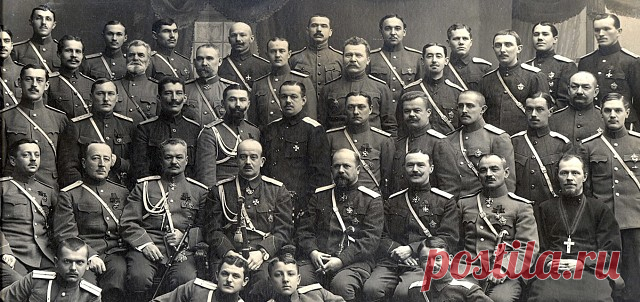 Кодекс чести русского офицера. Составлен в 1904 году.

1. Не обещай, если ты не уверен, что исполнишь обещание.
2. Держи себя просто, с достоинством, без фатовства.
3. Необходимо помнить ту границу, где кончается полная достоинства вежливость и начинается низкопоклонство.
4. Не пиши необдуманных писем и рапортов сгоряча.
5. Меньше откровенничай — пожалеешь. Помни: язык мой — враг мой.
6. Не кути — лихость не докажешь, а себя скомпрометируешь.
7. Не спеши сходиться на корот...
