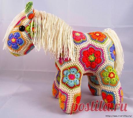 вязаная лошадка