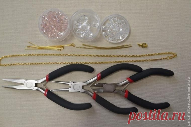 Плетем сверкающее летнее ожерелье из бусин