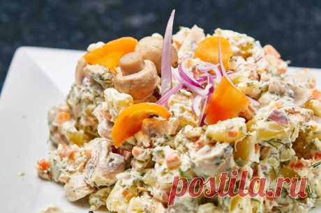 Необычно вкусно: салат из маринованных шампиньонов с картофелем — Вкусные рецепты