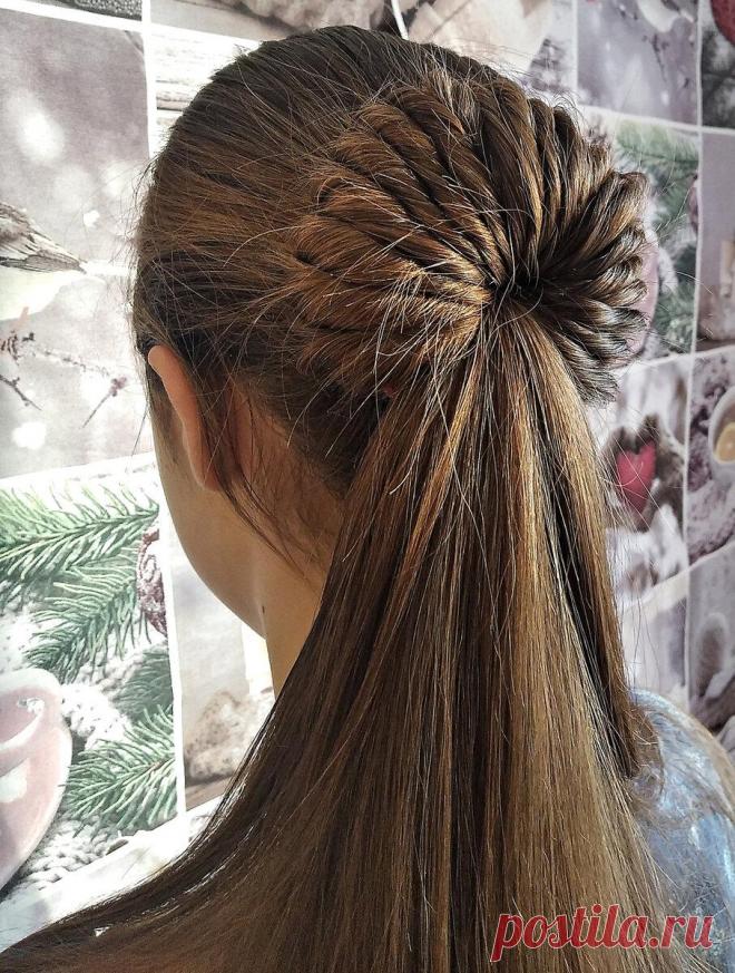 Красивый необычный хвост за 5 минут (без лишних хлопот и укладочных средств)
Бывает так, что нужно срочно сделать какую-то прическу, уложить волосы, оформить образ, а времени на поход в парикмахерскую практически нет. В этом случае можно сделать оригинальный хвост. Прическу можно сделать как с чьей-то помощью, так и самостоятельно. Волосы должны быть средней длины, не короче. А если у вас под рукой нет широкой, плотной резинки, то […]
Читай дальше на сайте. Жми подробнее ➡