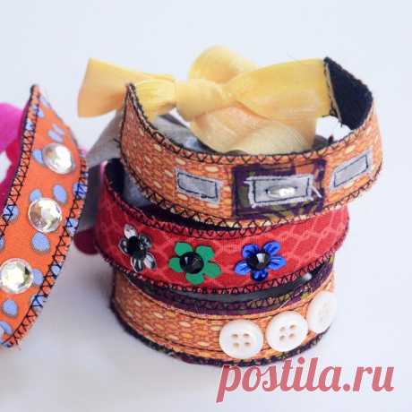 Embellished scrap fabric bracelets - TUTORIAL - Orange Bettie I am sooo excited to share this project with you today!  That’s because it takes a couple of my favorite things and puts them together. One favorite thing being fold over elastic.  It looks like ribbon but it stretches.  It’s...