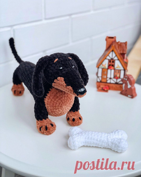 PDF Такса крючком. FREE crochet pattern; Аmigurumi animal patterns. Амигуруми схемы и описания на русском. Вязаные игрушки и поделки своими руками #amimore - плюшевая такса, собака из плюшевой пряжи, пёс, большая собачка, щенок, пёсик.