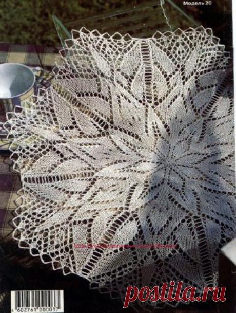 Кремовая салфетка с рисунком в виде звезды