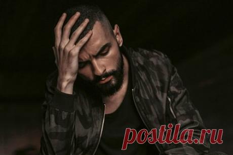 Терапевт перечислил неочевидные причины головной боли. У головной боли могут быть неочевидные причины, предупредил терапевт Алексей Русаков. По словам Русакова, если в анамнезе у человека есть переломы, порезы, застарелые шрамы на черепе, из-за чего одна из костей на черепе скручена и натянуты связка между костями черепа и надкостница, может возникать боль.