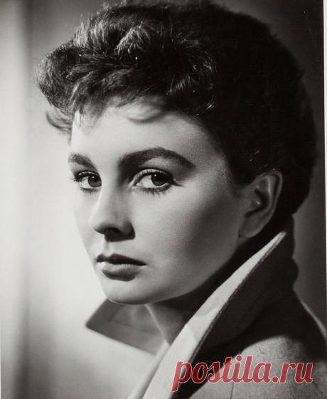 Джин Симмонс, 31 января, 1929
• 22 января 2010