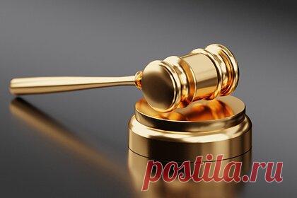 В Москве вынесли вердикт лидеру банды за убийства из 90-х. Присяжные в Мосгорсуде вынесли вердикт главарю банды, которая орудовала в 1990-е годы, виновным в убийстве двух человек и незаконном обороте оружия. Сергей Захаров признан виновным в организации убийства члена Таганской ОПГ и в устранении бывшего участника собственной банды.