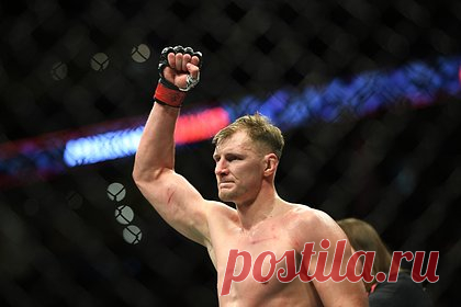 Боец UFC Волков прокомментировал перепалку с Павловичем словами «он был должен мне косарь»