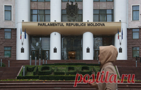 В парламенте Молдавии не поддержали инициативу обсудить продление контракта с &quot;Газпромом&quot;. Как отметил депутат блока коммунистов и социалистов Олег Рейдман, население Молдавии &quot;обеспокоено предстоящим подорожанием газа&quot; и отсутствием информации