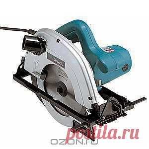 Makita 5704RK - Пила дисковая Makita 5704RK придется по нраву тем, кто постоянно занимается распиловкой древесины в силу профессиональной необходимости, да и в домашнем хозяйстве лишней не будет. Инструмент идеально ложится в руку, имеет малые габариты (вес - 3.6 кг, длина - 320 мм), не создает излишнего шума в процессе работы и при этом чрезвычайно производителен.