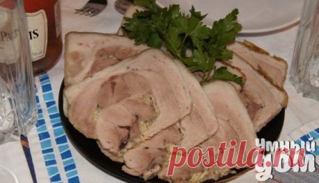 РУЛЬКА ПРЕССОВАННАЯ &quot;ВАУ&quot; - И ВКУС, И АРОМАТ ПРОСТО УМОПОМРАЧИТЕЛЬНЫЙ! Свиная рулька хороша не только в горячем виде, но и в холодном, в качестве закуски. Что вам сказать? Никакие мои &quot;ахи!&quot; и &quot;охи!&quot; не передадут того сытного запаха, который стоит в доме, когда я готовлю такое мясо... Вообще это не мясо, это преступление - невозможно остановиться, невозможно оторваться, невозможно перестать объедаться. 2 рульки, задняя часть — 1 шт морковь — 1 шт лук — 1 шт чеснок…