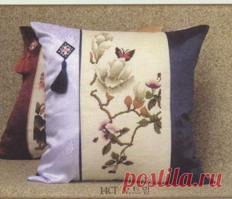 Четыре подушки в восточном стиле