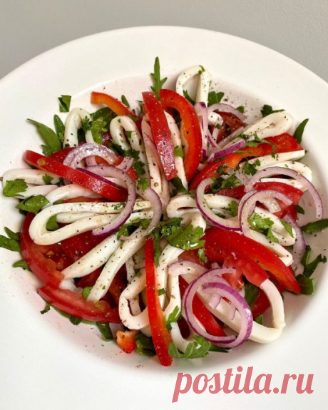 ​Салат с кальмарами и овощами