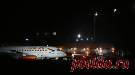 Спасший пассажиров Superjet в Анталье заявил, что обижен на «Азимут». Житель Краснодара Султан, который помог спасти пассажиров из загоревшегося самолёта в Анталье, сообщил, что обратился за помощью к выполнявшей рейс авиакомпании «Азимут», но не получил её. Читать далее